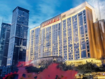 全球知名酒店连锁企业洲际酒店在中国成都的全球地标，酒店业困境与未来